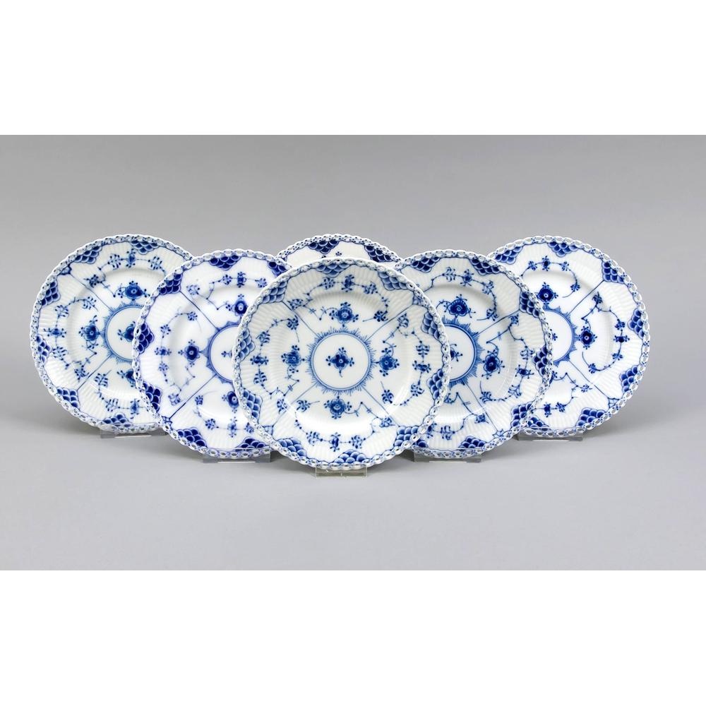 Six dessert plates, Royal: Six dessert plates, Royal Copenhagen, marks 1970s, Musselmalet half-lace decor in underglaze blue, designed by Arnold Krog (1856-1931) in 1888, model no. 1087, Ø 17 cm