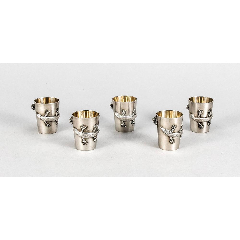 Five shot glasses, China,: Five shot glasses, China, around 1900, MZ: Wang Hing & Co., Hong Kong, silver 900/000, conical shape, wall with applied figural decor, lizard watching a spider, h. 4 cm, total weight approx. 123 g