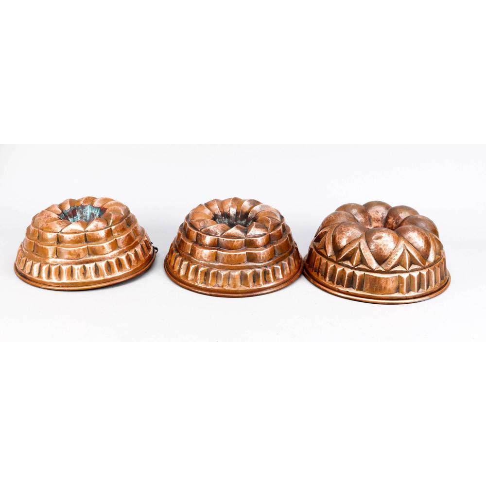 Drei historische Gugelhup (1 of 1)