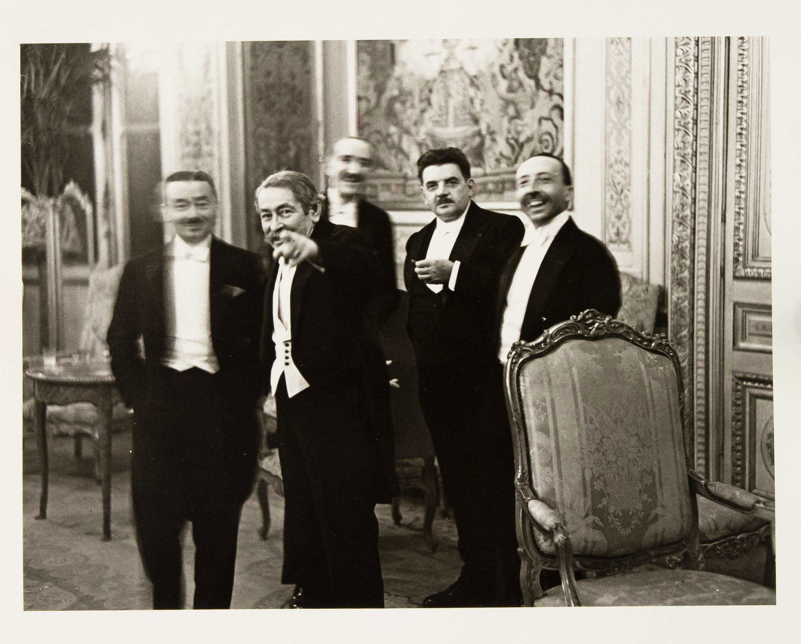 Erich Salomon (1886-1944): Erich Salomon (1886-1944), ''Quai d'Orsay'', photograph, on the reverse typogr. bez. one-time edition for the style of 2001, manufactured. from the original negative of the Berlinische Galerie, 30 x 2