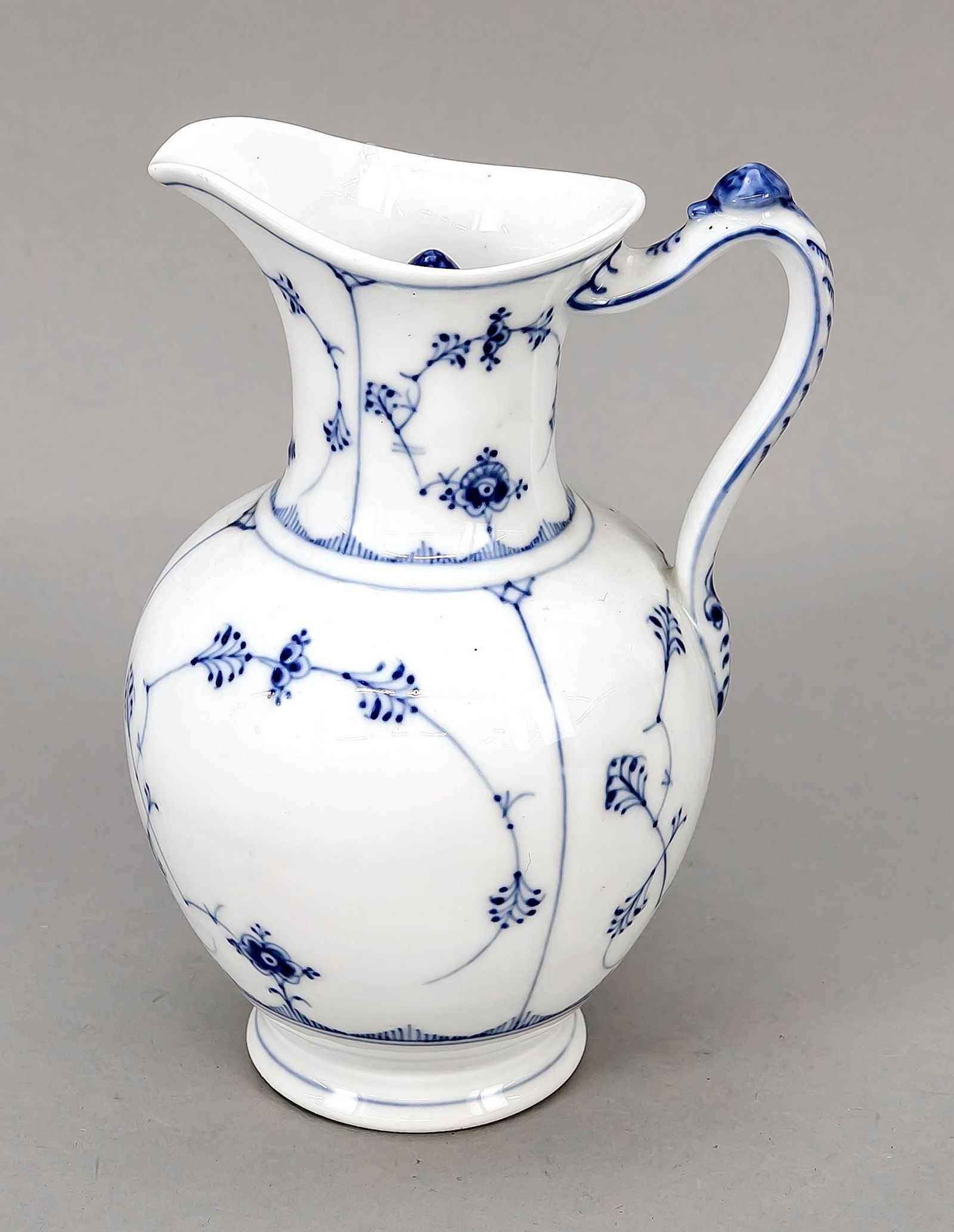 Juice jug, Royal Copenhagen, m: Juice jug, Royal Copenhagen, mark after 1923, 2nd quality, decor Blue Fluted Plain in underglaze blue, H. 23 cm
