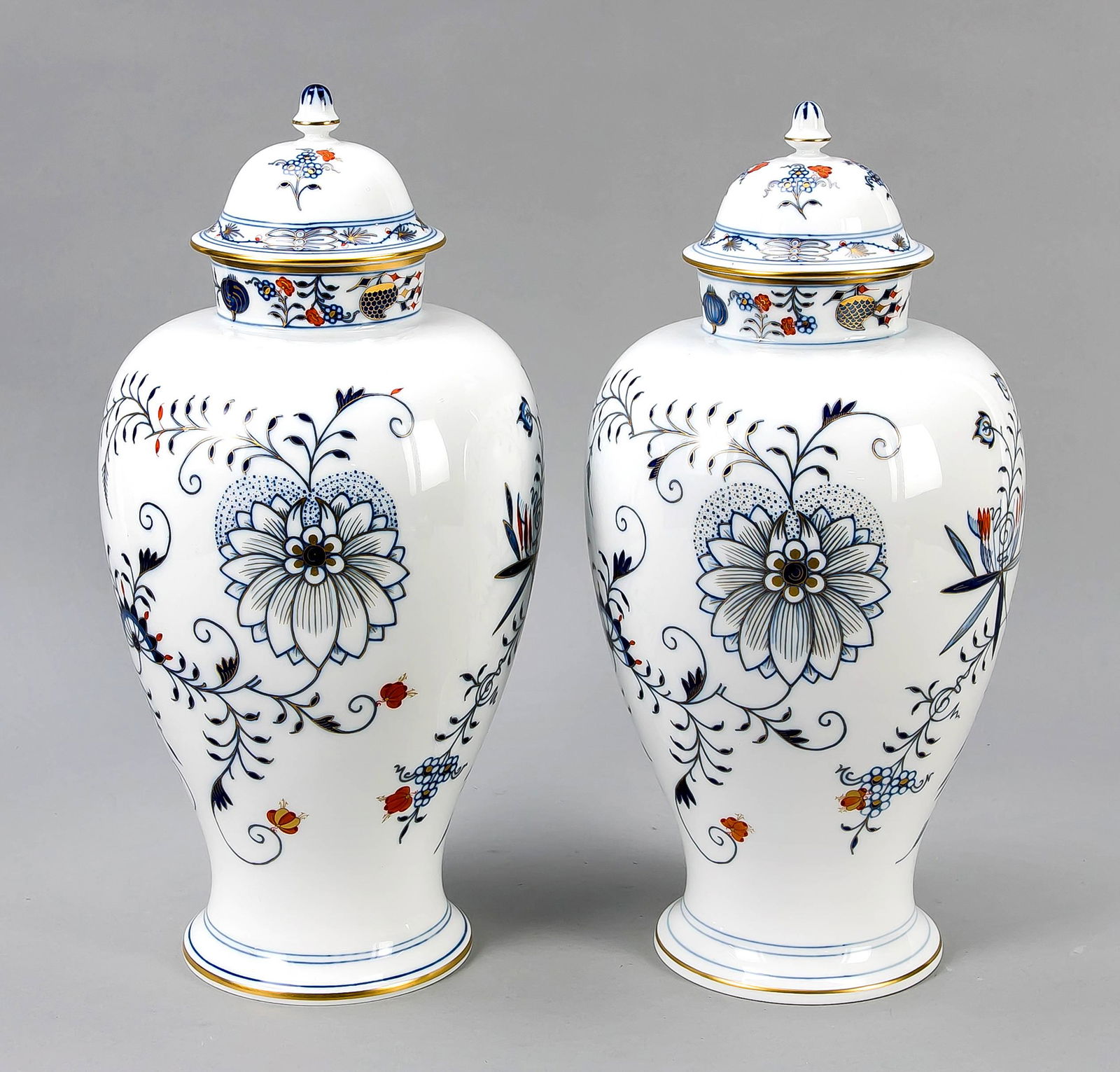 A pair of lidded vases, Meisse (1 of 2)
