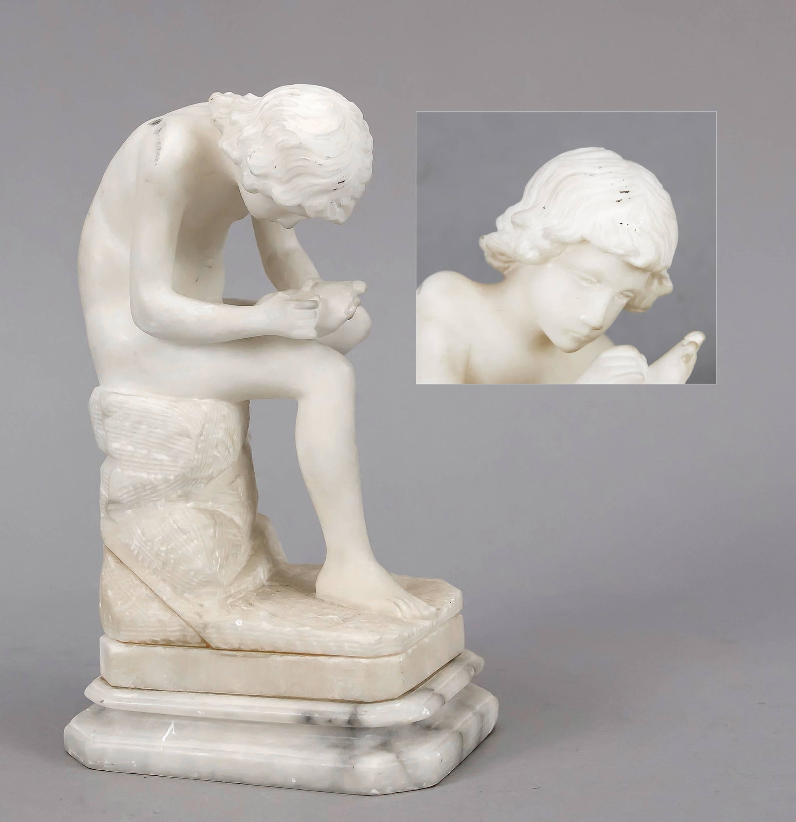 Dornauszieher, alabaster repli: Dornauszieher, alabaster replica of the 20th century after the ancient original, on traversed Alabasterplinthe, thumbs down, min. best., Ges.-H. 18 cm