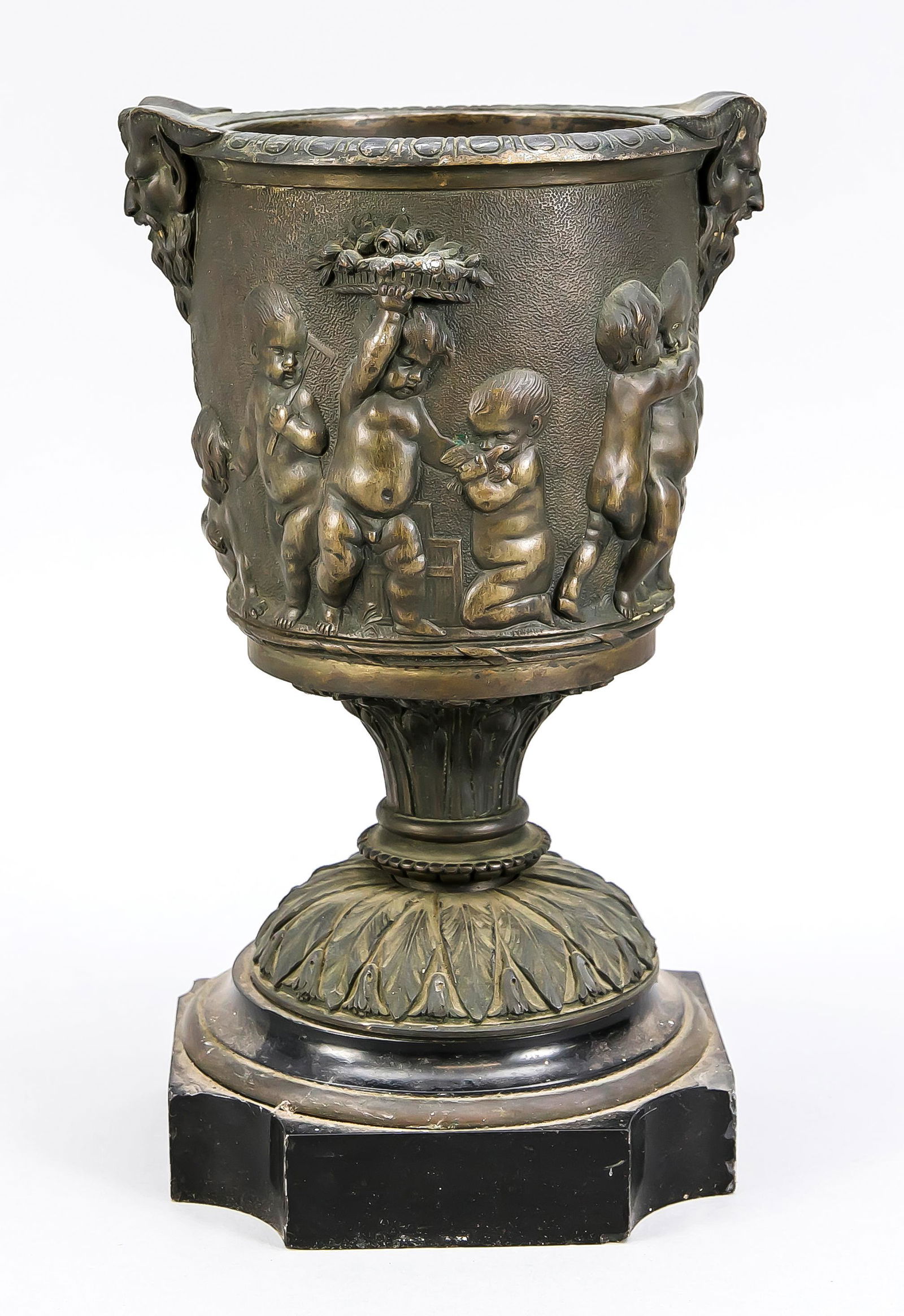 Historismus-Blumen/Übertopf, 2. (1 of 3)