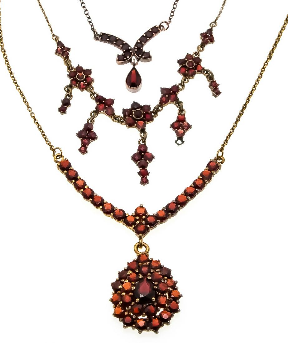 Garnet necklaces silver g (1 of 1)