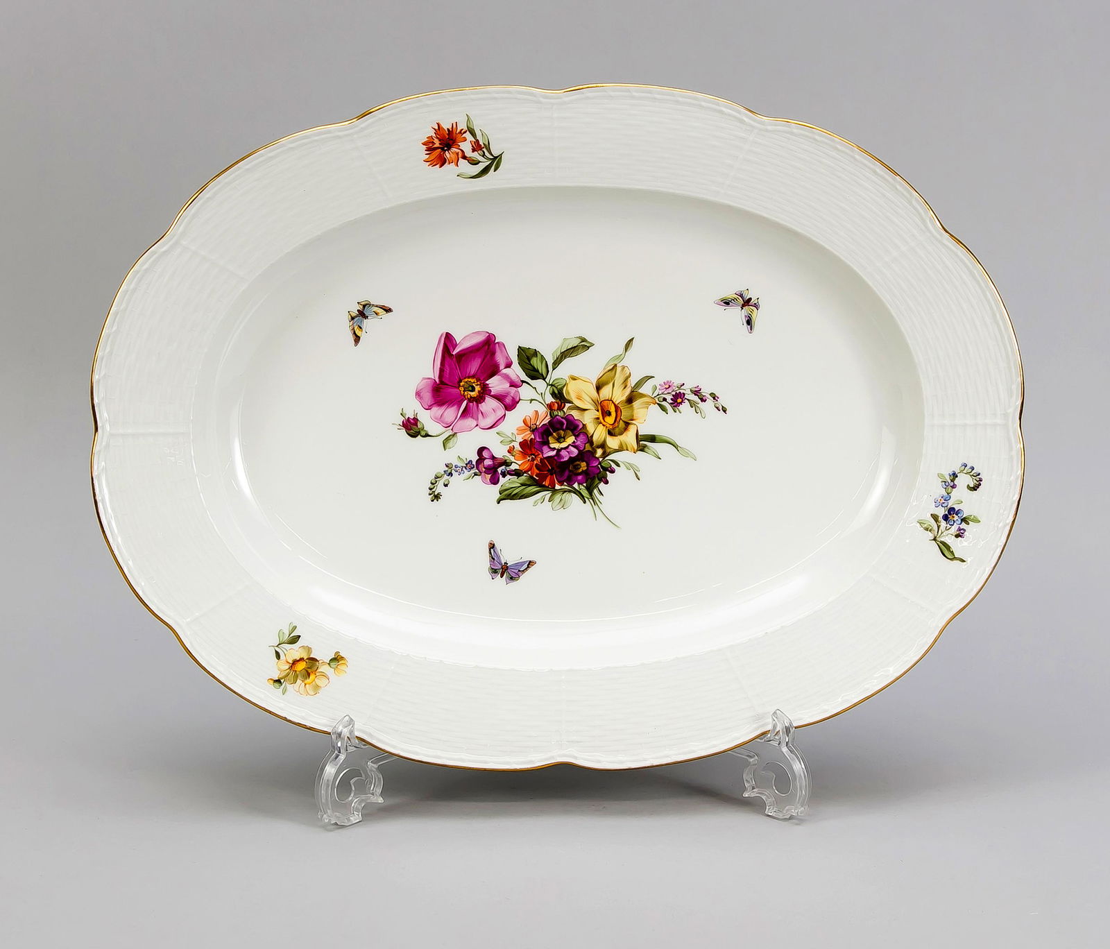 Large roast plate, KPM Be: Large roast plate, KPM Berlin, mark 1st WW, 2nd quality, red orb mark, form Ozier, fine polychrome painting with German flowers and insects, gold rim, L. 45 cm