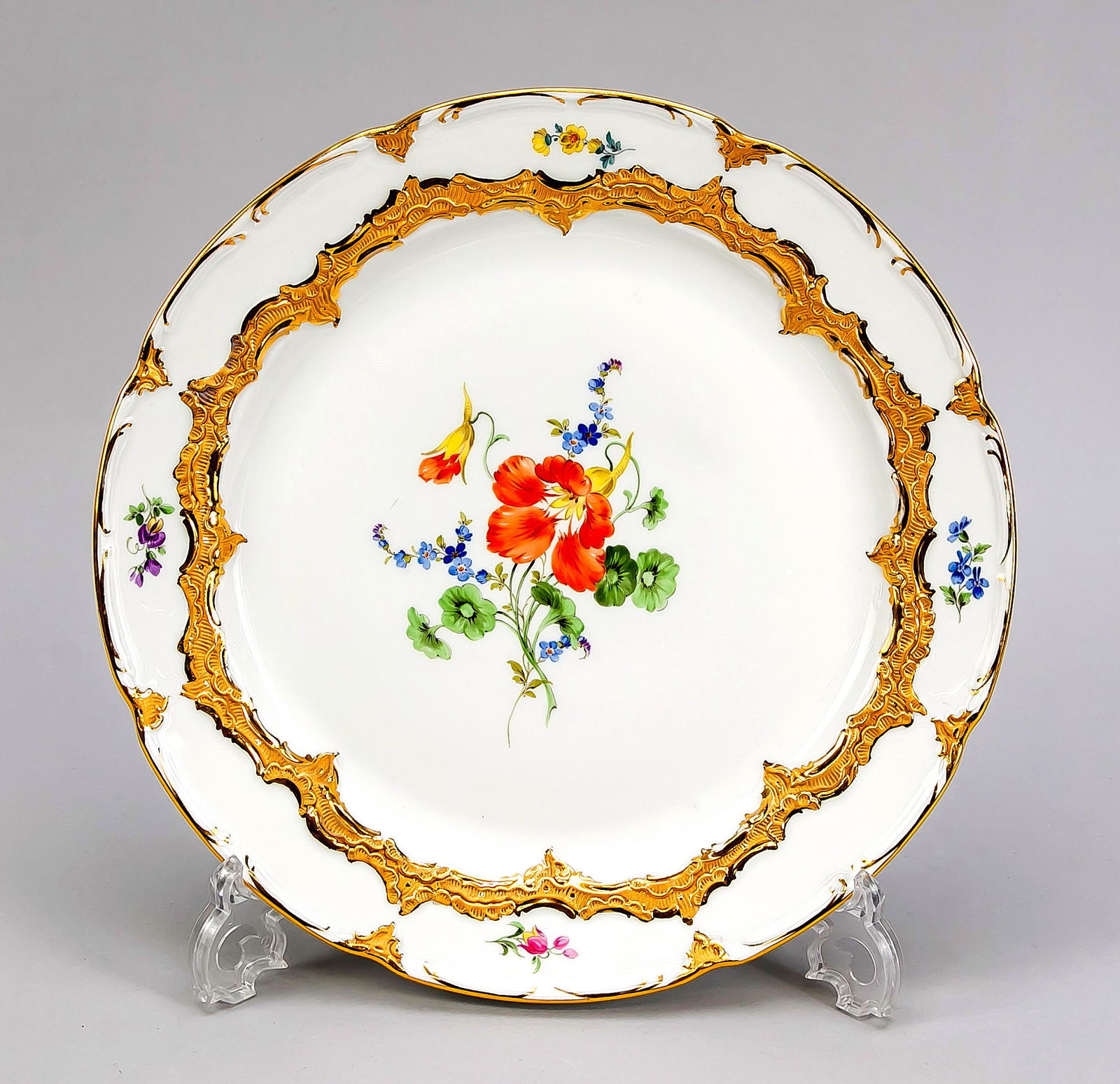 Splendor plate, Meissen,: Splendor plate, Meissen, mark 1957-72, 2nd quality, in the mirror polychrome painting with nasturtium and forget-me-not, cake plate from the service B-shape, model no. N 206, Ø 31 cm