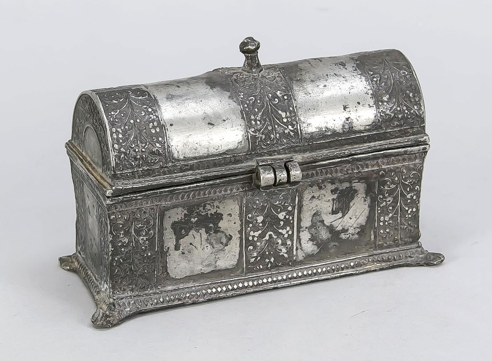 Schatulle in Truhenform, Ende (1 of 2)