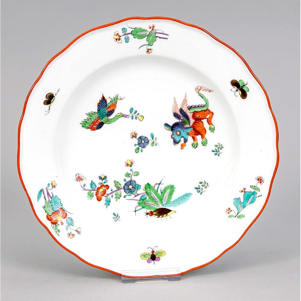 Speiseteller, Meissen, Knaufze: Speiseteller, Meissen, Knaufzeit (1850-1924), 1. W., polychrome Kakiemonbemalung mit Drache, korallenfarbener Rand, Ã˜ 24,5 cm