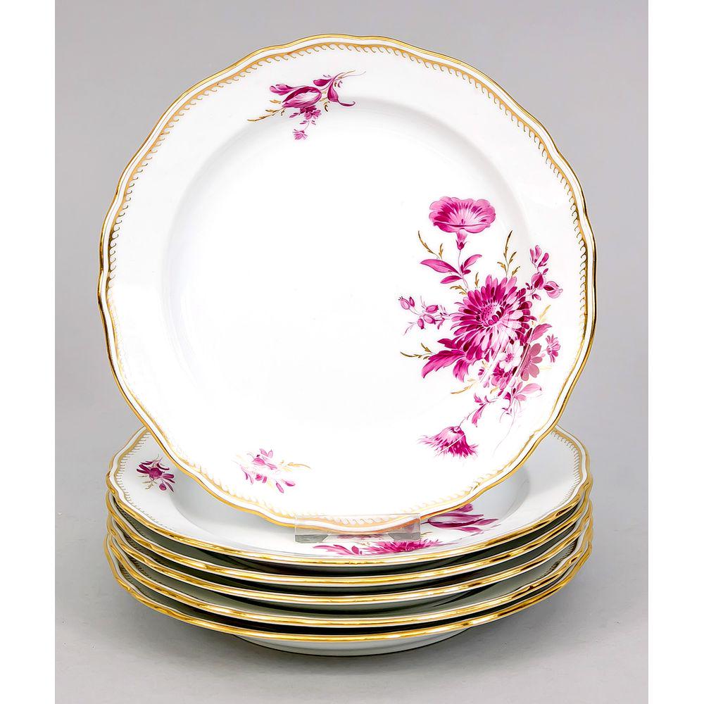 Sechs FrÃ¼hstÃ¼cksteller, Meisse: Sechs FrÃ¼hstÃ¼cksteller, Meissen, 20. Jh., 1. W., Form Neuer Ausschnitt, mit purpurfarbener Blumenmalerei und Goldspitzenkante, Ã˜ 22 cm