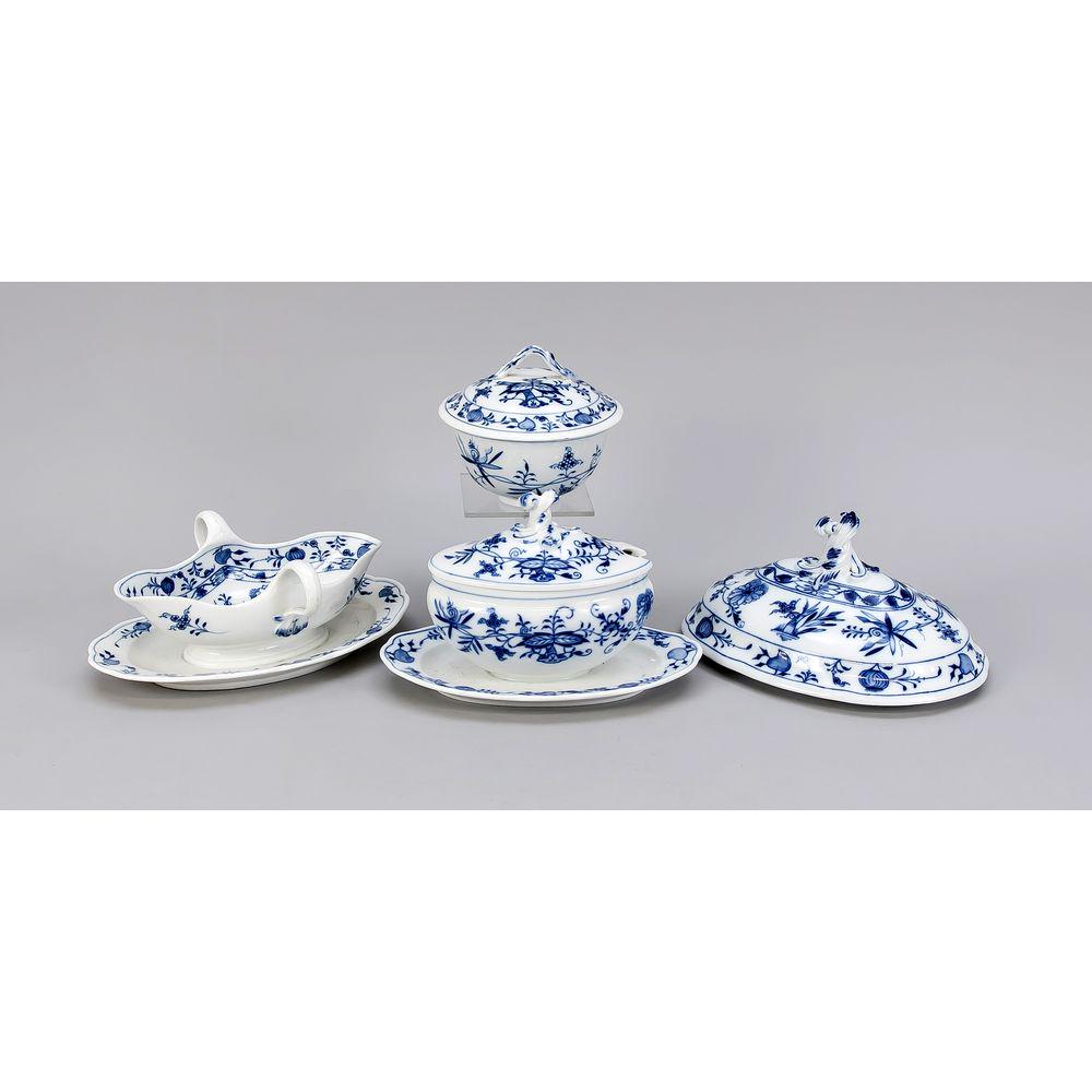 Mixed lot onion pattern, 4 pie: Mixed lot onion pattern, 4 pieces, Meissen, sauce boat with fixed lower part, Knauff swords, 1st quality, chip on the edge, length 25 cm, round bowl, around 1980, 3. W., with old lid, Ã˜ 13.5 cm, ov