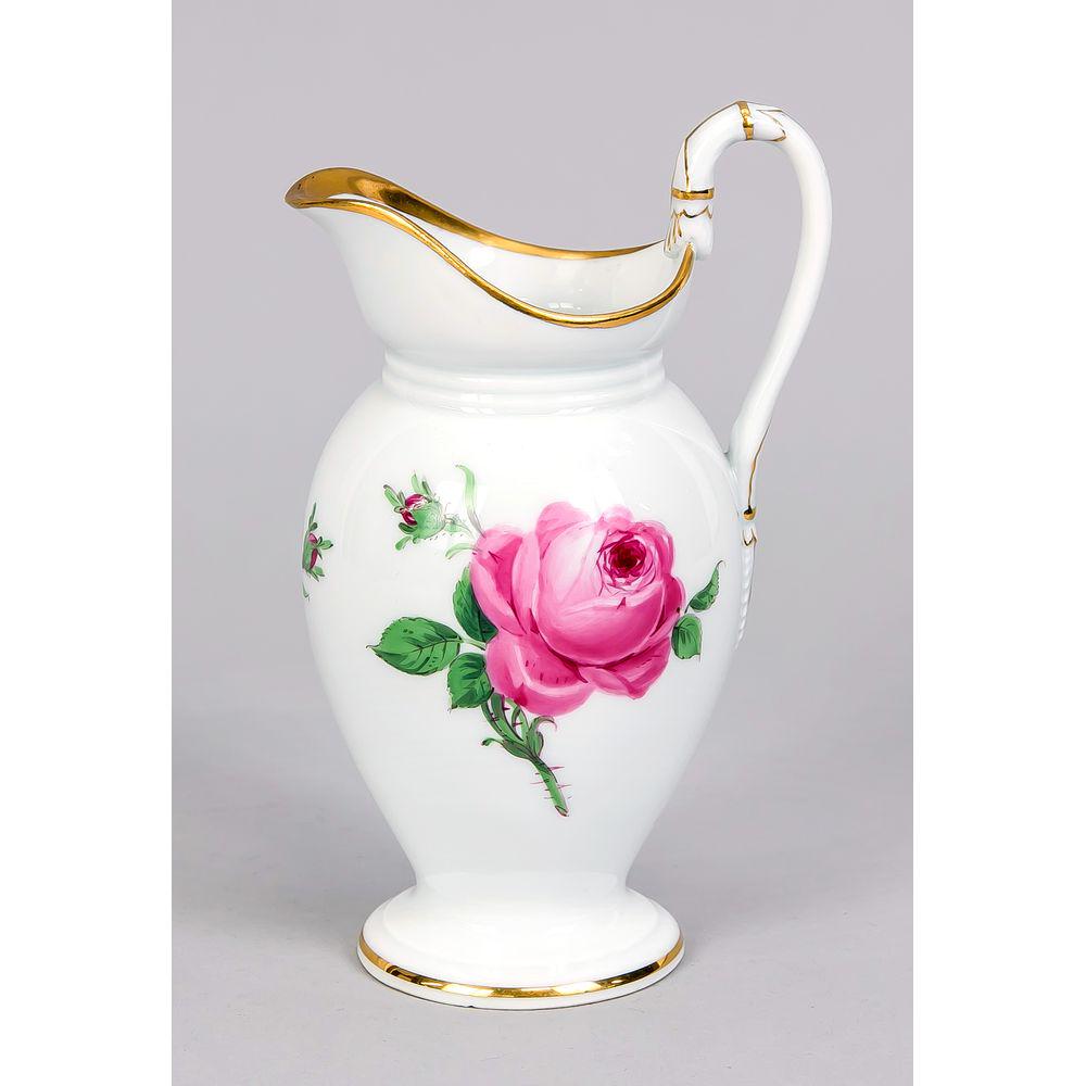 HenkelkÃ¤nnchen, Meissen, Marke: HenkelkÃ¤nnchen, Meissen, Marke 1924-1934, 1. W., hochgezogener Henkel, polychrome Malerei, Dekor Rote Rose, Goldrand, H. 17 cm
