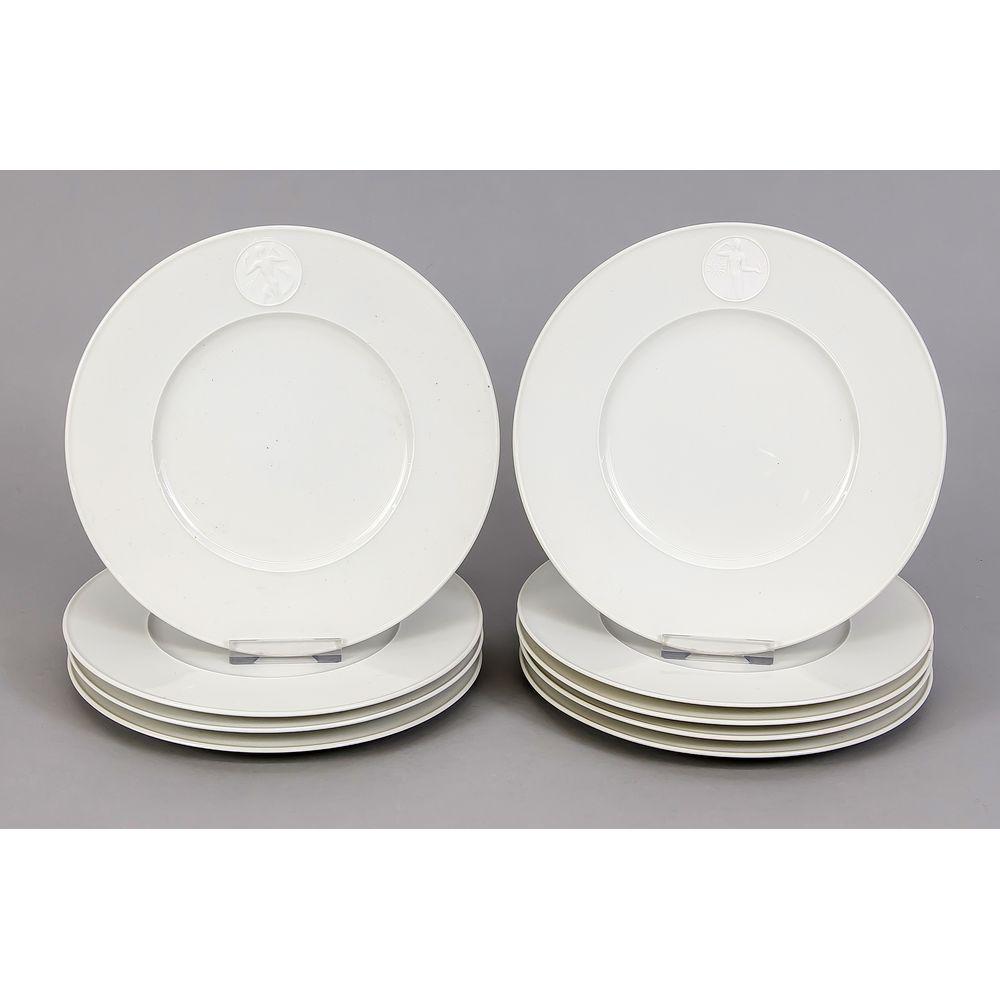 Neun Kuchenteller, KPM Berlin,: Neun Kuchenteller, KPM Berlin, 20. Jh., weiÃŸ, 1. und 2. W., Entwurf Trude Petri und Siegmund SchÃ¼tz, Modell Arkadia, Rand mit Biskuitmedaillons, mythologische Darstellungen, Ã˜ 21 cm