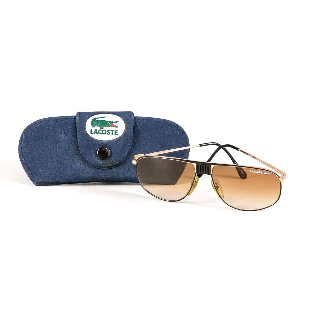 Herren Sonnenbrille von Lacost: Herren Sonnenbrille von Lacoste, 2. H. 20. Jh., filigranes Gestell aus Metall und Kunststoff. Mit Original-Lacoste.Etui, leichte Gebrauchsspuren