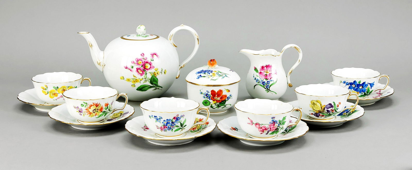 Fifteen-piece tea service, Meissen,: Fifteen-piece tea service, Meissen, 1st and 2nd choice, 20th c., polychrome painting, flower 2 and gold rim, partly bumped, 6 cups with saucer, total h. 6 cm, cream jug, h. 10 cm, sugar bowl, Ã˜ 9,5