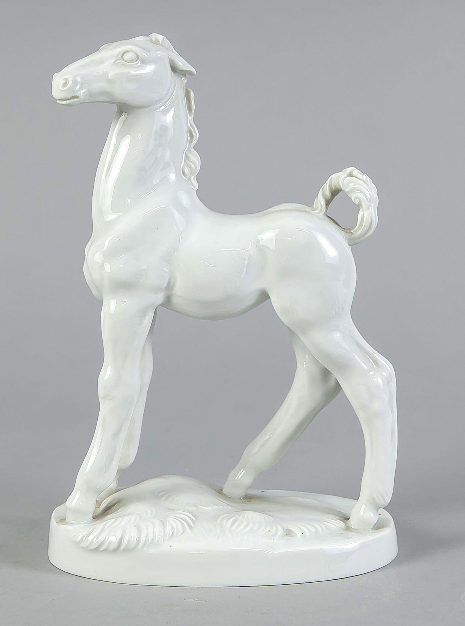 Foal, Meissen, mark after 1934, 2nd: Foal, Meissen, mark after 1934, 2nd choice, design by Willi MÃ¼nch-Khe in year 1926, model no. 78709, on oval naturalistic base, white, h. 20 cm, Lit. Bergmann, Meissen Figuren A 100 Z 300, p. 589