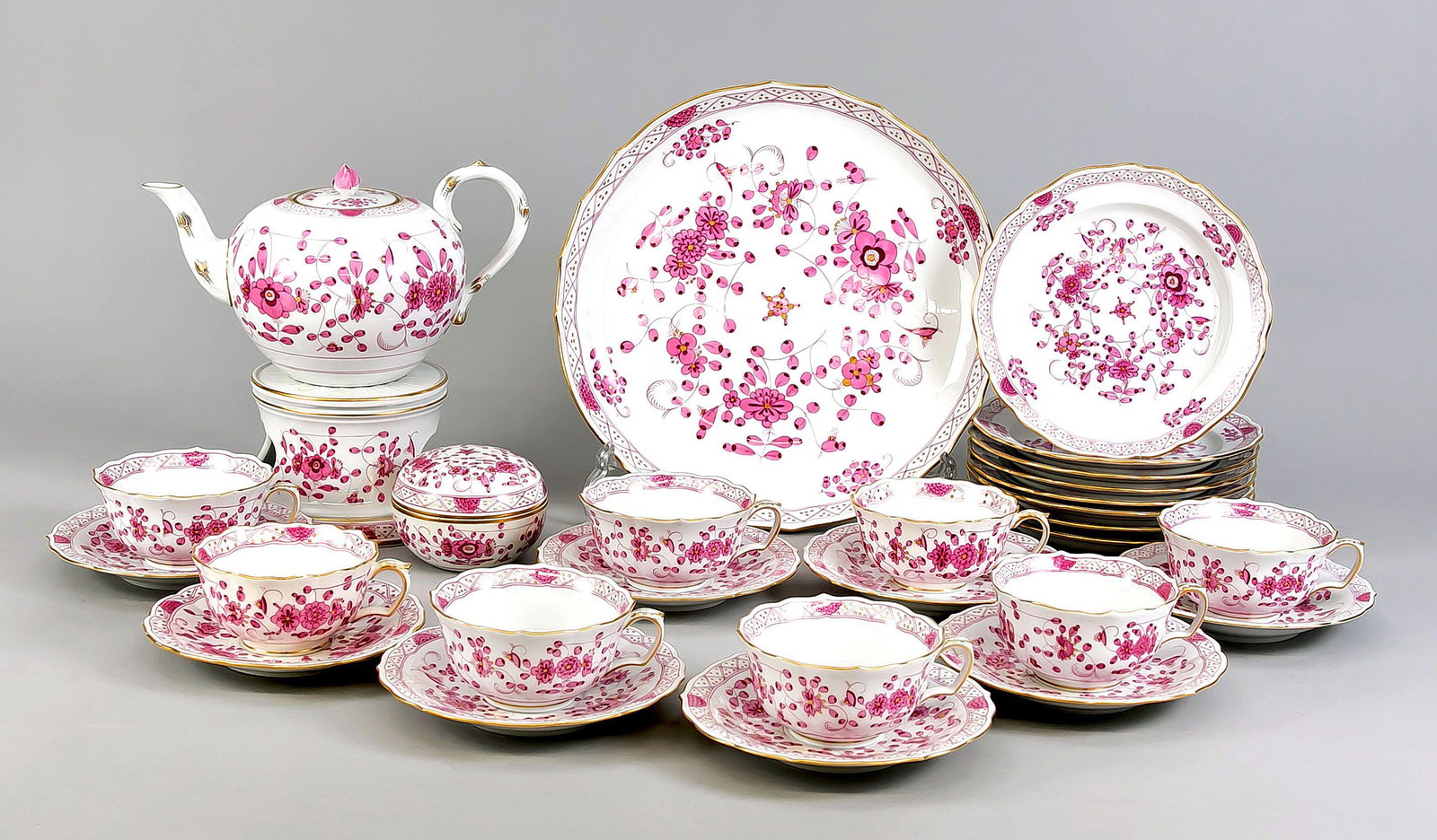 Tea set for 8 persons, 28 pieces, M: Tea set for 8 persons, 28 pieces, Meissen, 1970s, 1st choice, form New Cutout, decor Indian Purple rich, ornamental gilding, teapot, h. 13,5 cm, lid rose bumped, teapot warmer, Ã˜ 16,5 cm, 8 tea cup