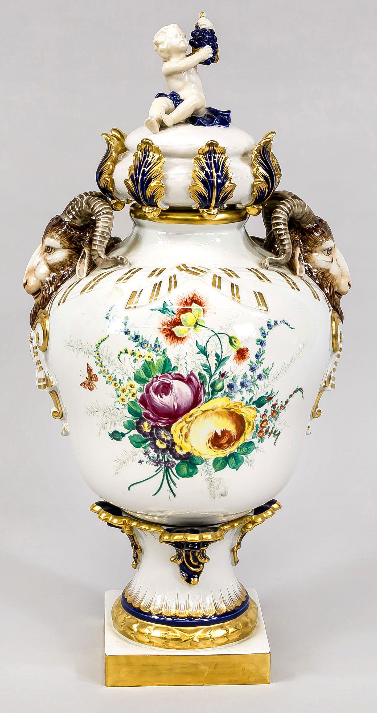 Large lidded vase with floral decor: Large lidded vase with floral decoration, UnterweiÃŸbach, Thuringia Atelier, 1983, modeller Kurt Steiner, painter Heinz Helk, round base on square pedestal, bulbous vase with side buck heads, tied w