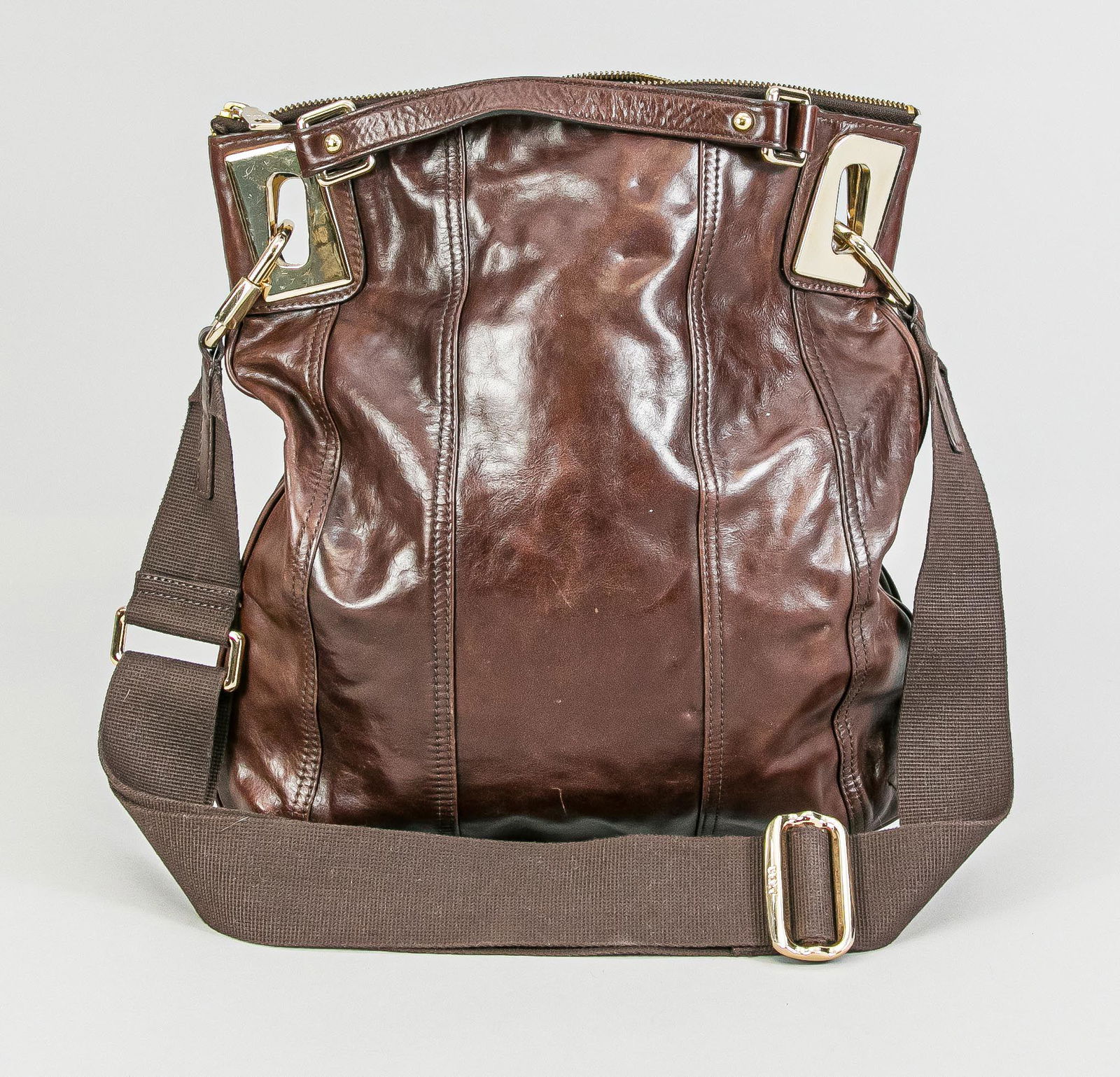DKNY handbag, dark brown, chrome pa: DKNY handbag, dark brown, chrome parts. Zipper, slight signs of wear, approx 40 x 30 cm.