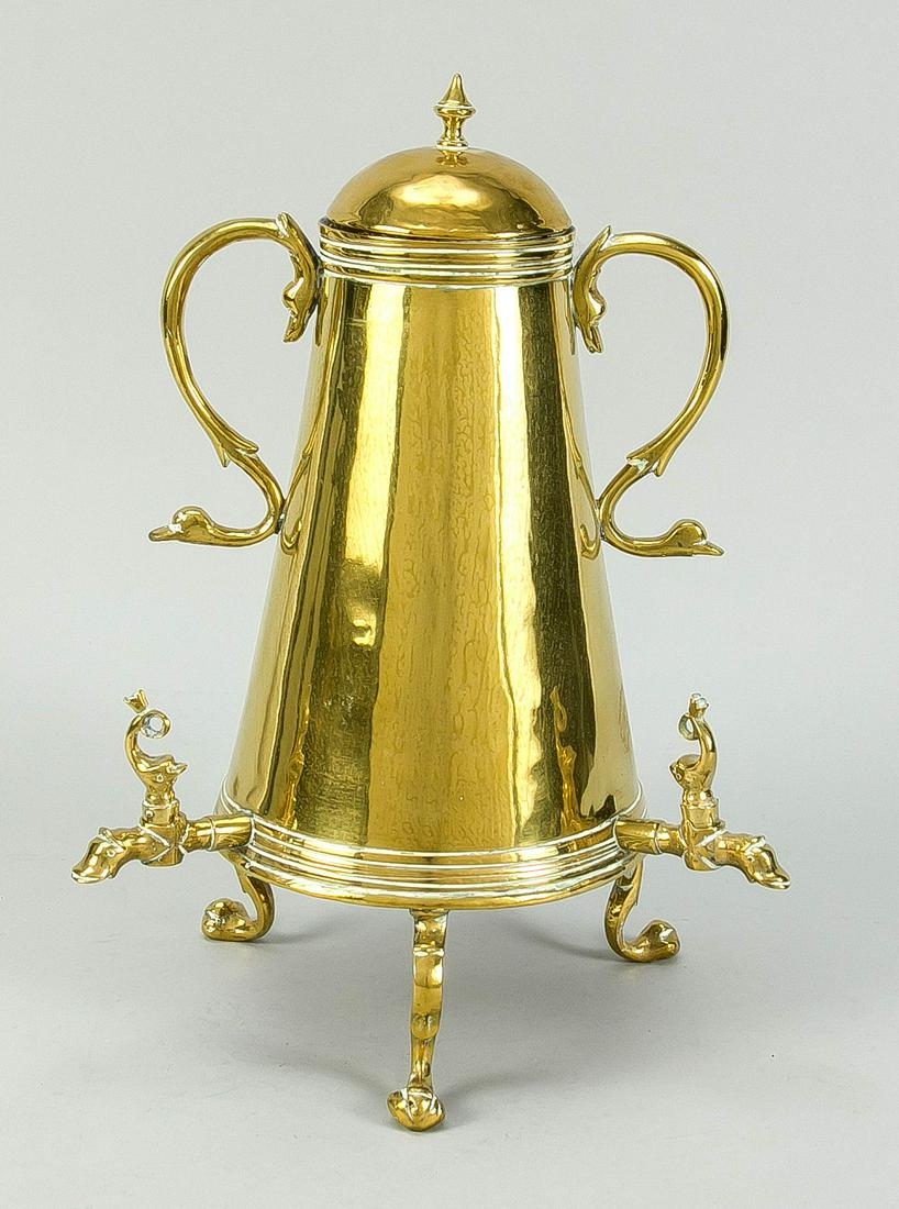 DrÃ¶ppelminna, brass, 18th c. Conica: DrÃ¶ppelminna, brass, 18th c. Conical body with 3 outlets on 3 slender legs, handles with swan heads, domed lid with knob. Slightly rubbed & bumped, h. 33 cm
