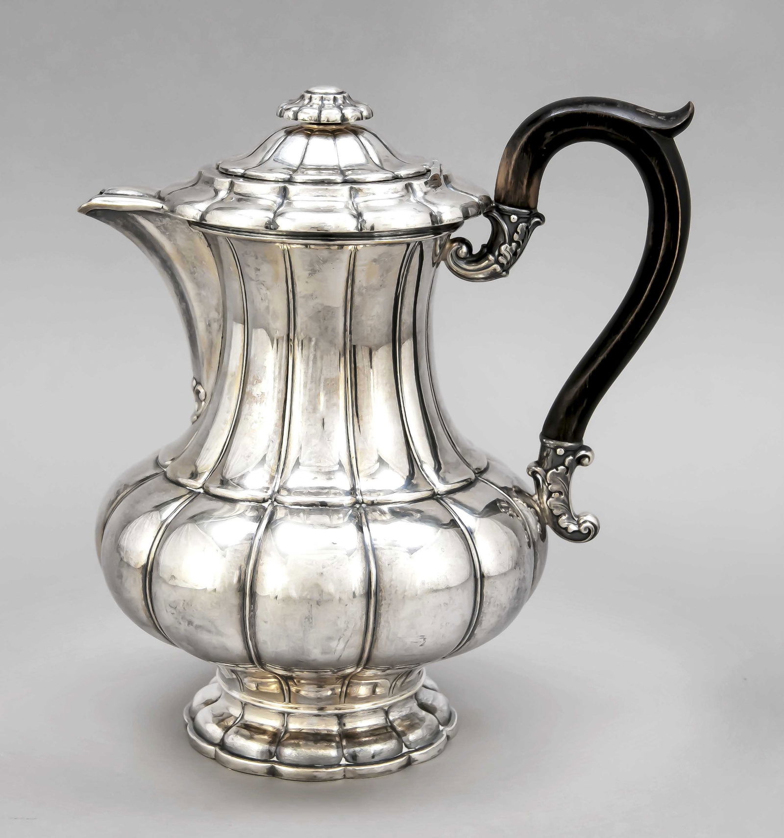 Large coffee pot, 19th century (1 of 1)