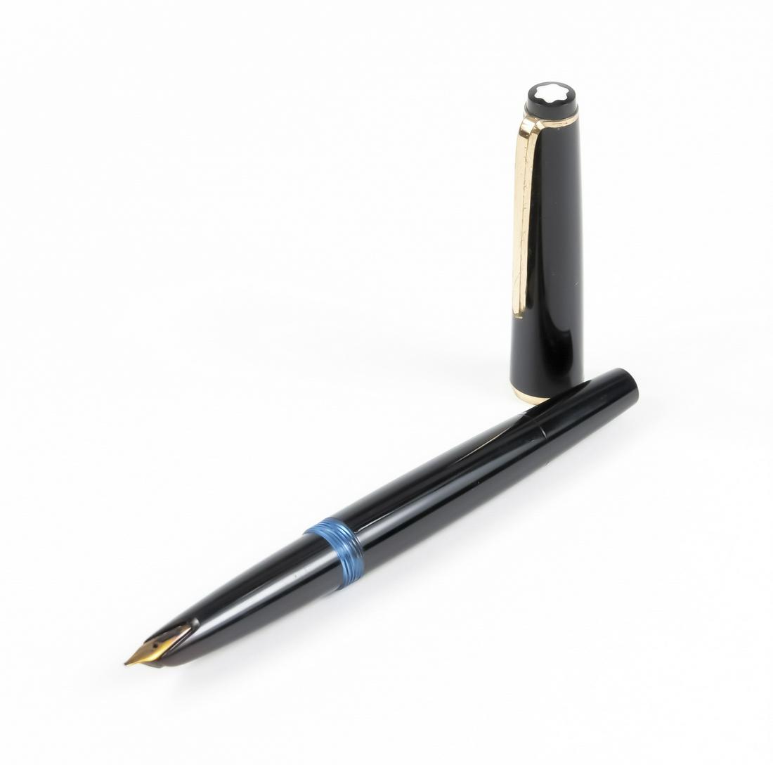 Montblanc piston fountain pe: Montblanc piston fountain pen, 1960s (?) years, No. 32, 585 yellow gold nib, black case, gilded applications, l. 12,8 cm