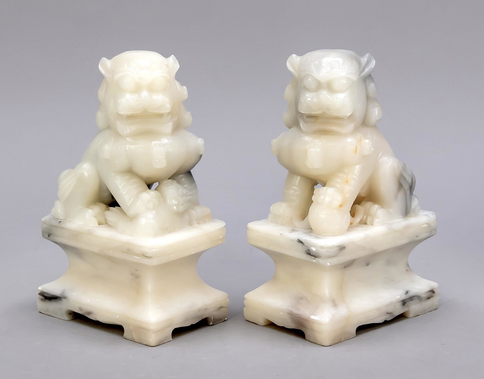 Pair of guardian figures, Ch: Pair of guardian figures, China, 20th c., soapstone, h. 18,5 cm.
