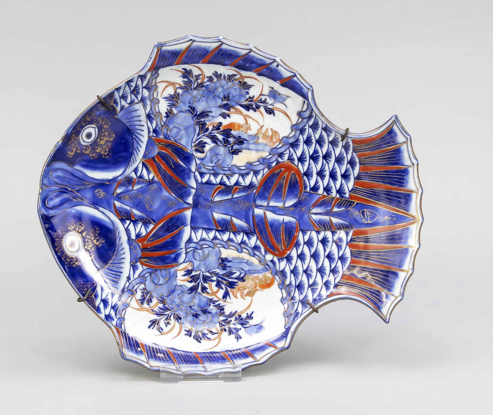 Imari fish-shaped bowl, Japa (1 of 1)
