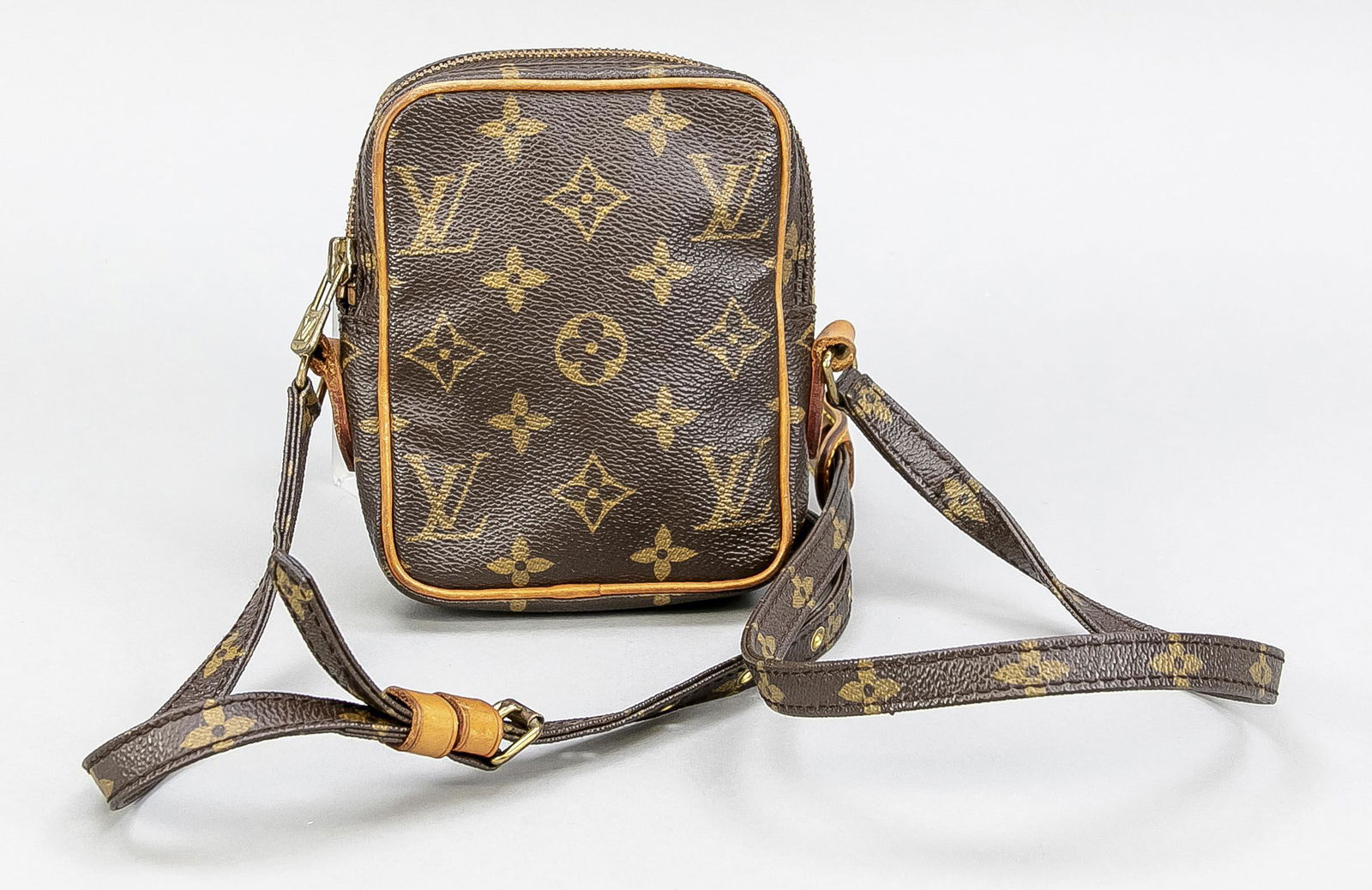 Louis Vuitton, small vintage m (1 of 1)