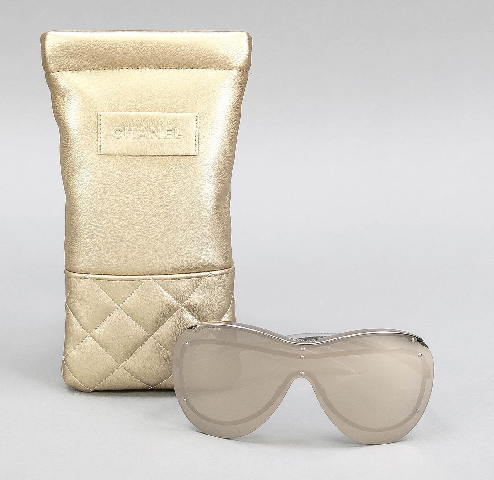 Chanel, ladies sunglasses, sil (1 of 2)