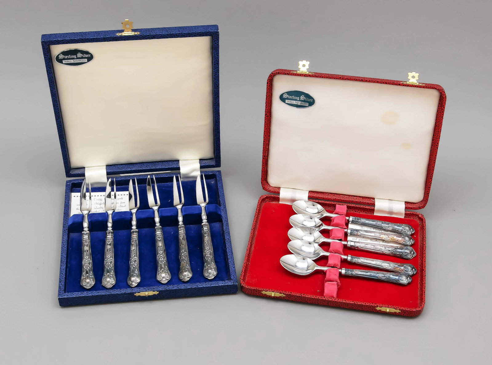 Eleven pieces of cutlery, Eng: Eleven pieces of cutlery, England, end of the 20th century, Sheffield, sterling silver 925/000, filled handles with floral decoration, 5 coffee spoons and 6 crab forks, l. 14,5 and 16 cm respectively,