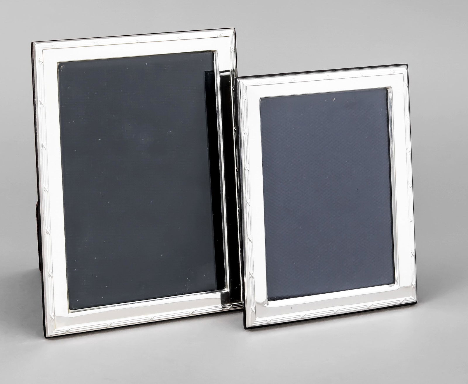 Pair of photo stand frames, I: Pair of photo stand frames, Italy, 20th century, sterling silver 925/000, each with surrounding cross band decoration, inside dimensions approx. 12 x 8 cm and 14.5 x 9.5 cm respectively, overall dimen