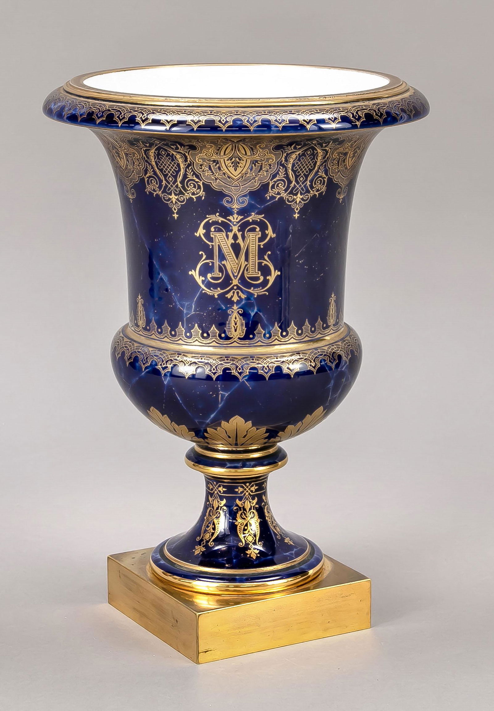 urn vase, Sevres, France, epoc (1 of 2)