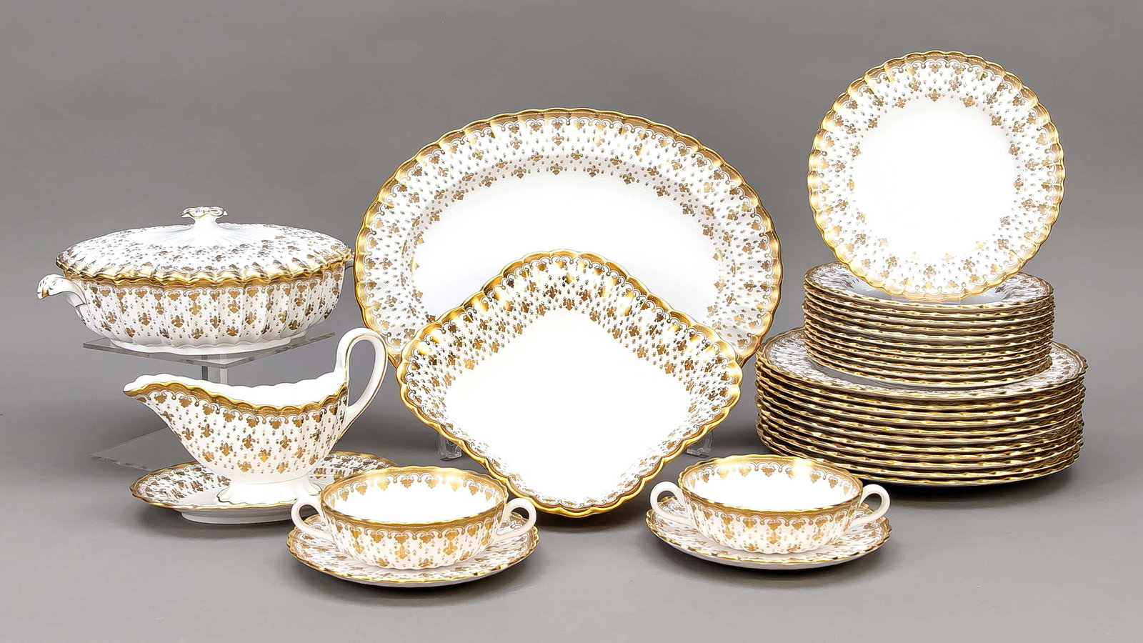 Dinner service for 9-12 person: Dinner service for 9-12 persons, 63 pieces, Spode, bone china, England, end of 20th c., dÃ©cor ''Fleur de Lys'' in gold, 12 starter plates, Ã˜ 20 cm, 12 soup cups with 9 saucers, Ã˜ 17,5 cm, 11 