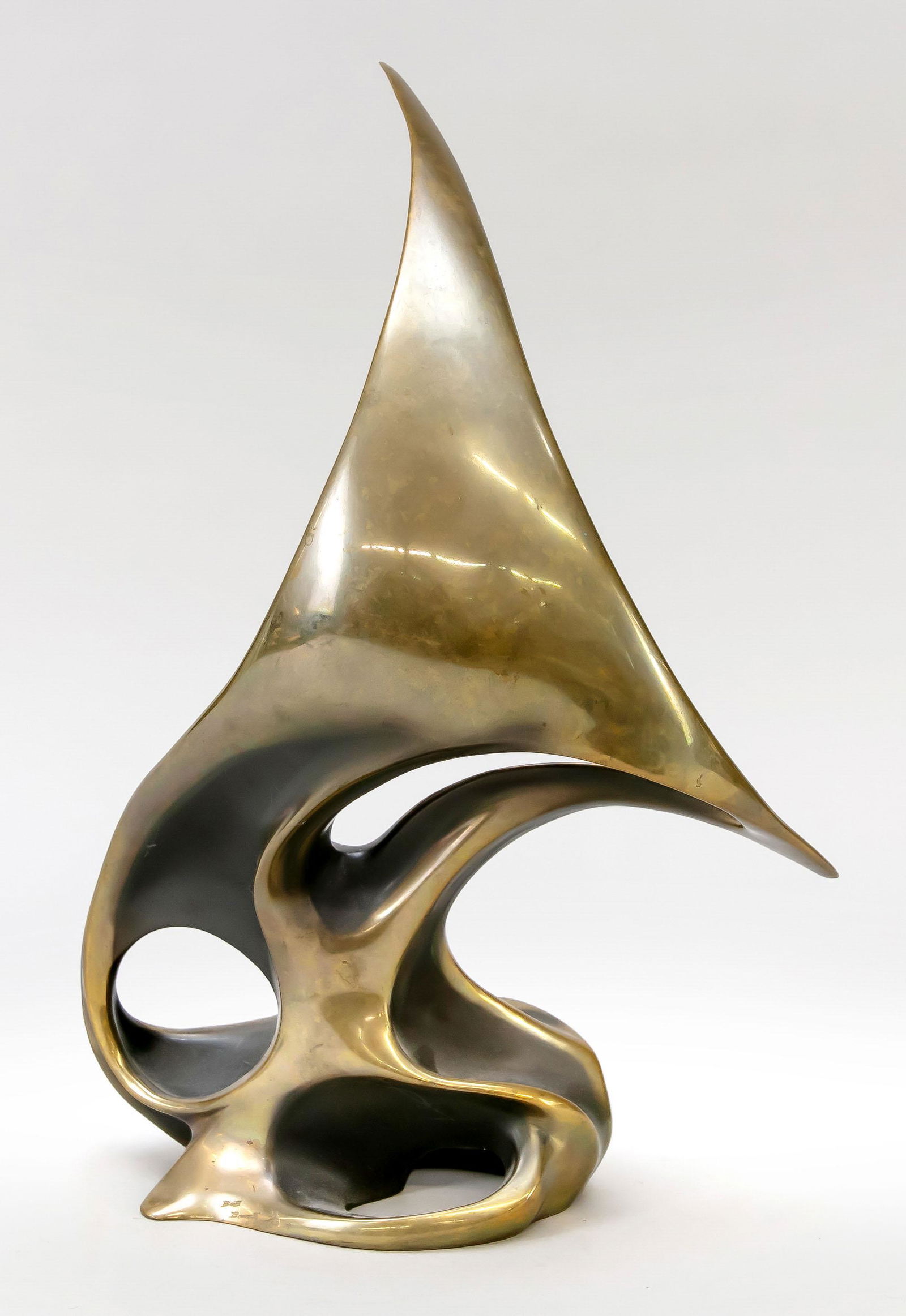 Bob Bennett (1939-2003), us-Am: Bob Bennett (1939-2003), us-American sculptor, abstract form, partly patinated bronze, signed and numbered 98/100 on the reverse, h. 42 cm