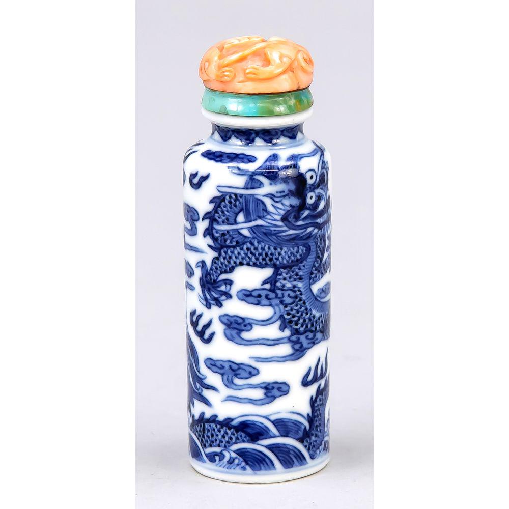 Snuff bottle, China, 18th cent (1 of 2)