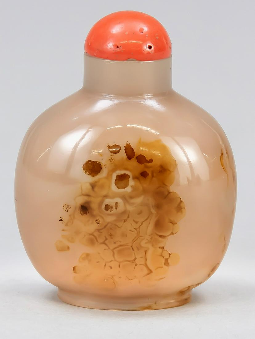 Agate snuffbottle, China, 19th (1 of 2)