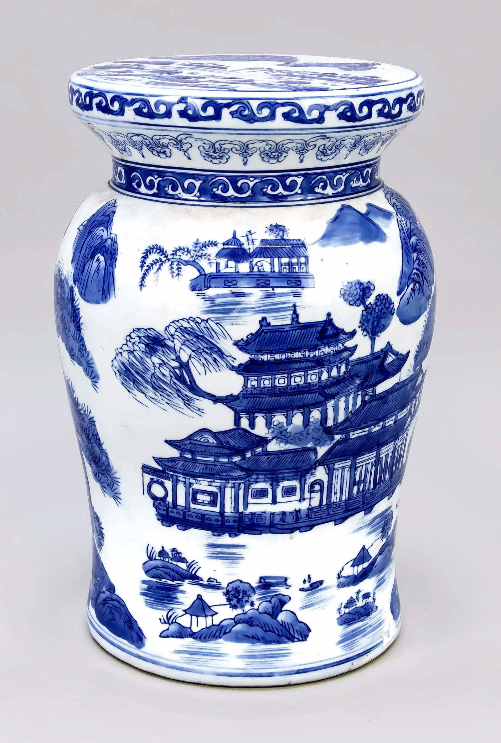 Garden stool, China, 20th cent: Garden stool, China, 20th century, cobalt blue overprint decoration, h. 41 cm