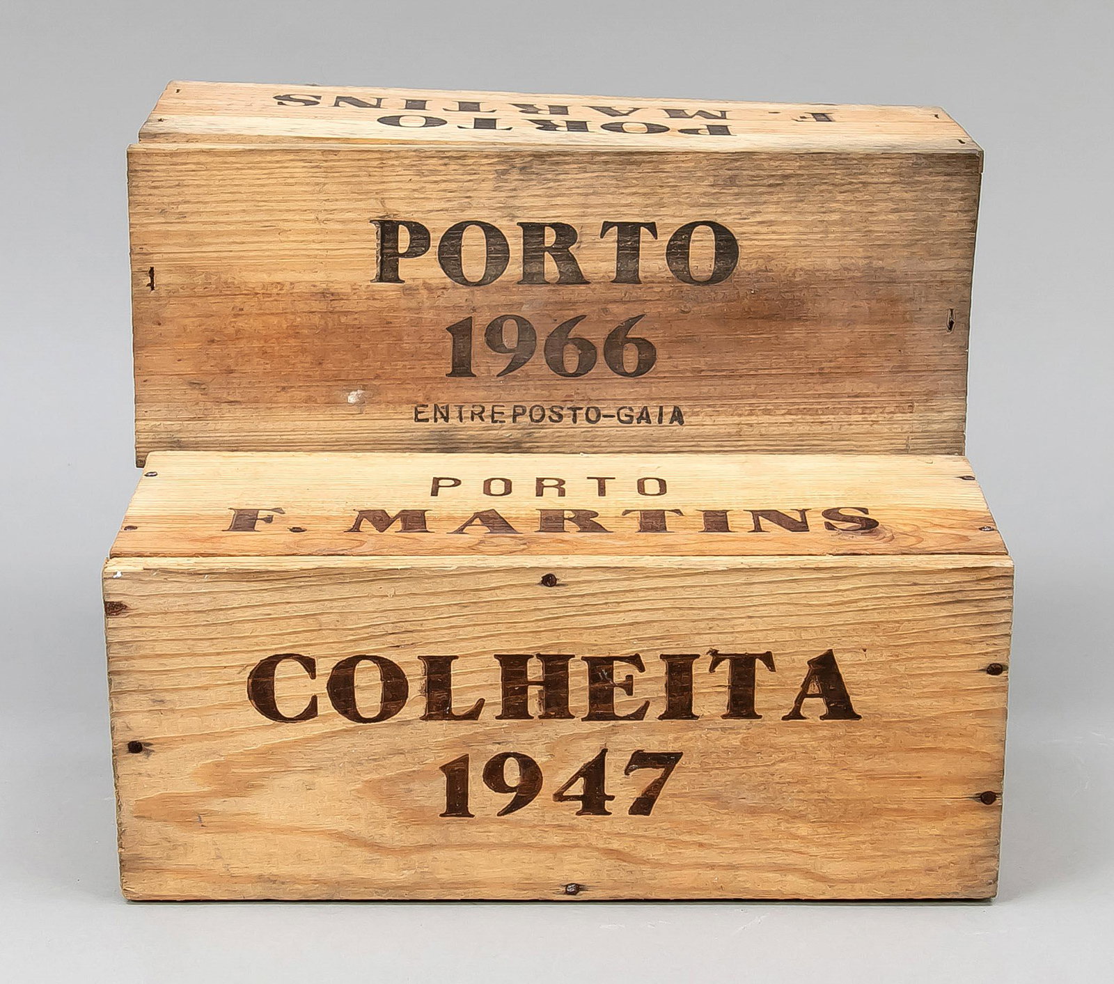 2 bottles of port wine, Portugal.: 2 bottles of port wine, Portugal. Both in unopened wooden boxes marked ''Porto F. Martins'', 1 x 1966 and 1 x 1947. dimensions per box 12 x 29 x 12 cm.