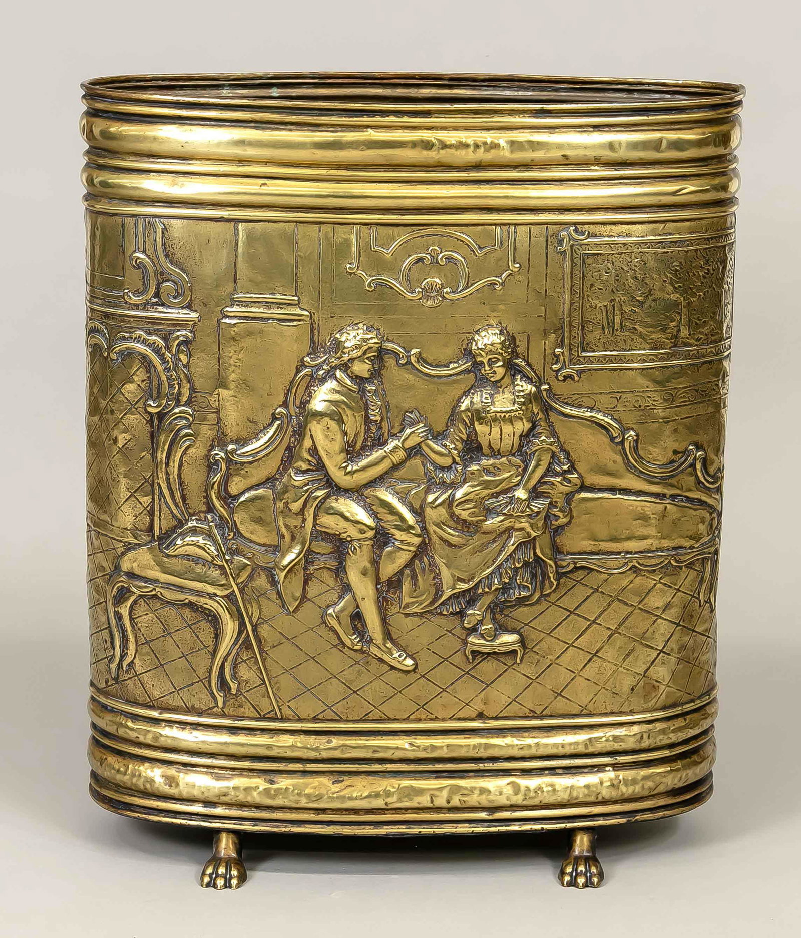 Umbrella stand, end of the 19th c: Umbrella stand, end of the 19th century, brass sheet. Oval body with gallant relief, on paw feet, h. 55 cm.