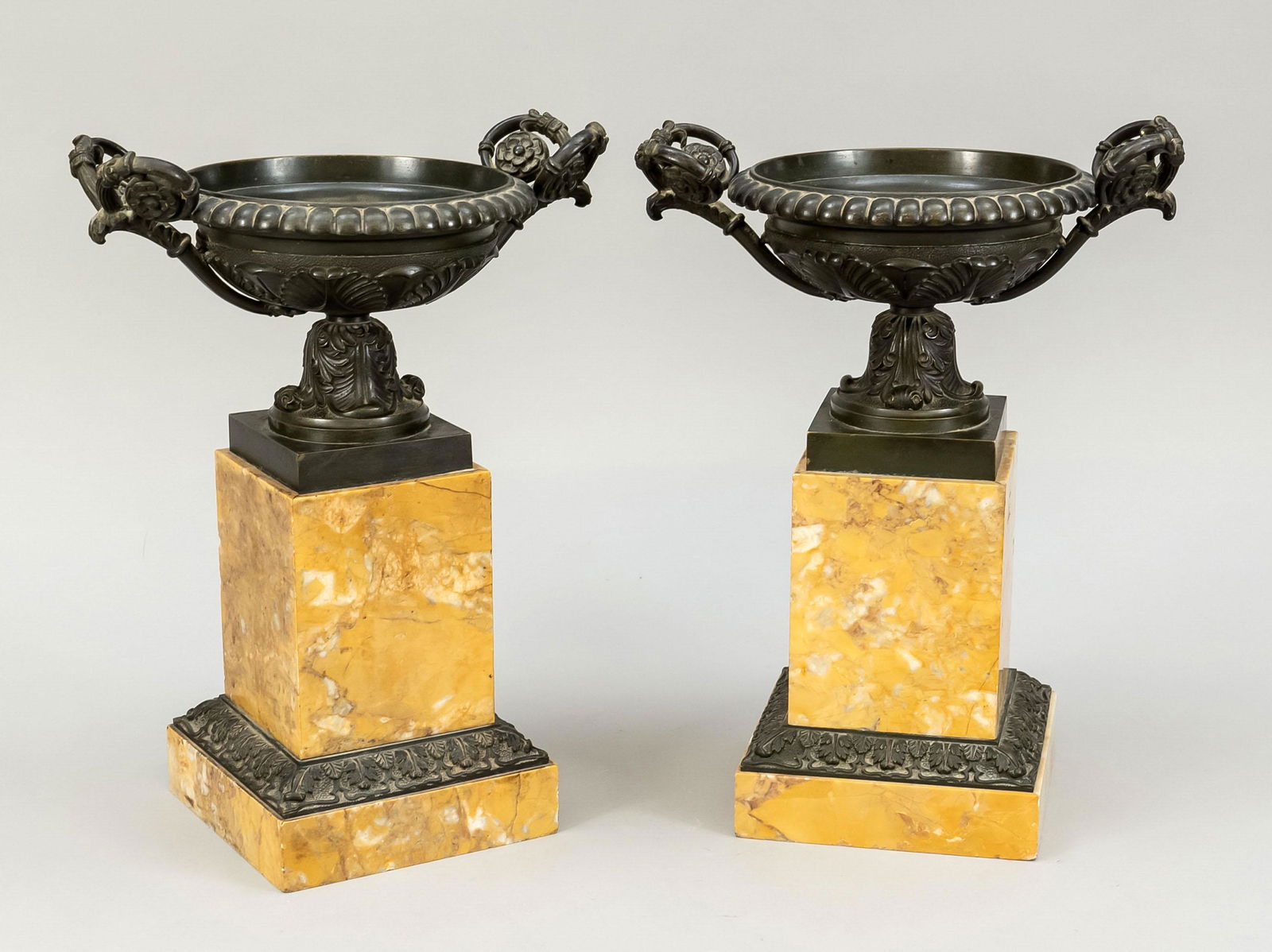 Pair of large coupes, late 19t: Pair of large coupes, late 19th century, antique bronze bowls on high pedestal made of polished stone. Outer wall of the bowl with palmette relief, foot with acanthus. Vegetable handles. Edges of the