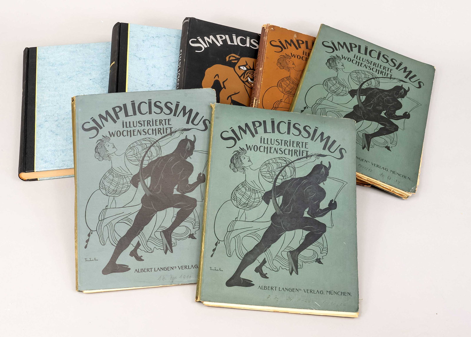 Simplicissimus -- Large bundle: Simplicissimus -- Large bundle consisting of 25 volumes with variously bound volumes of the illustrated weekly: 3rd Jg. No. 1 - 52 (1898 - 1899), 4th Jg. No 45 (Feb. 1900) - 5th Jg. No 51 (March 1901)
