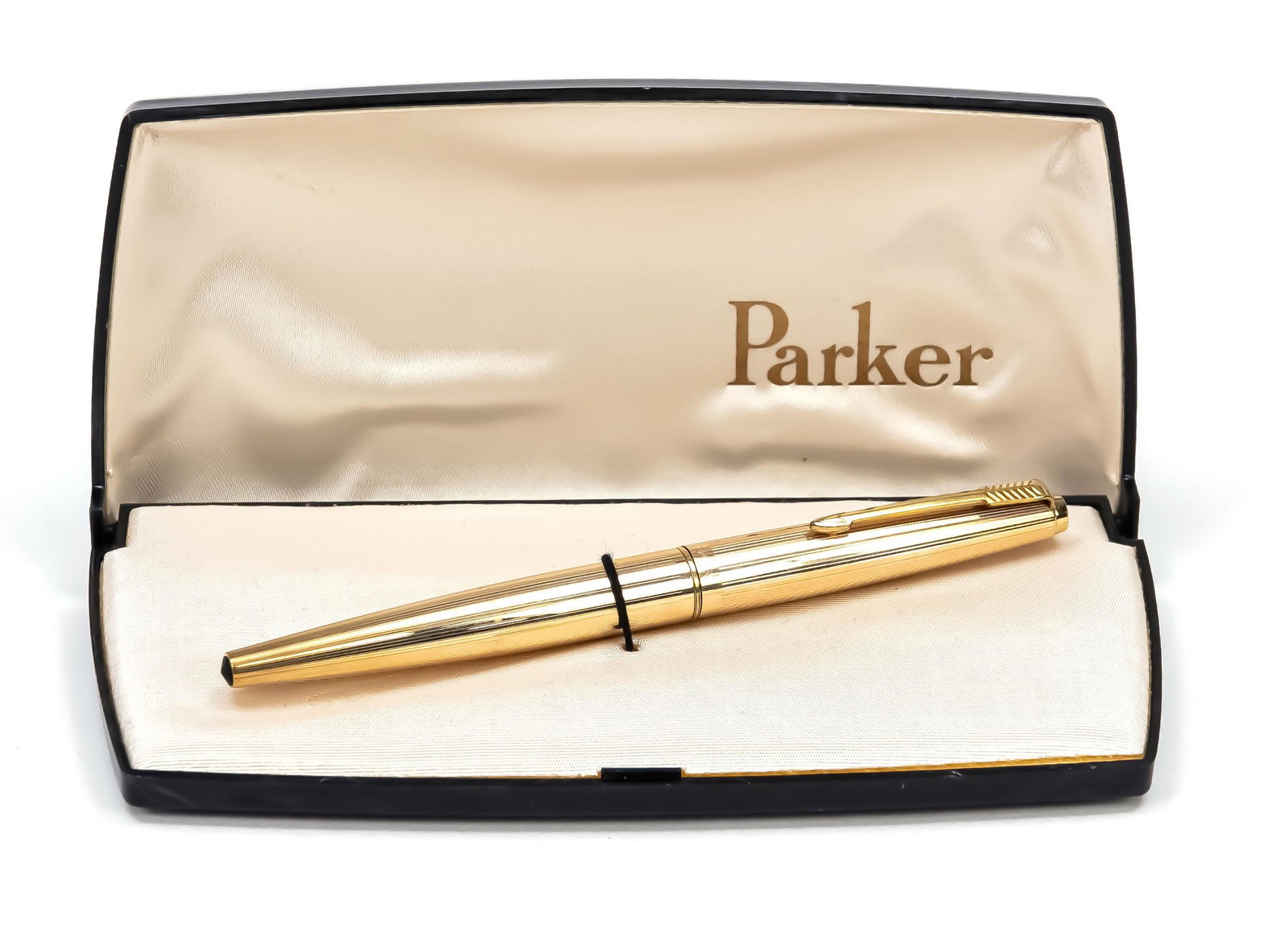 Parker converter fountain pen,: Parker converter fountain pen, 2nd half of 20th century, gilded nib, gilded and black case, l. 13,8 cm, in case, l. 16,5 cm