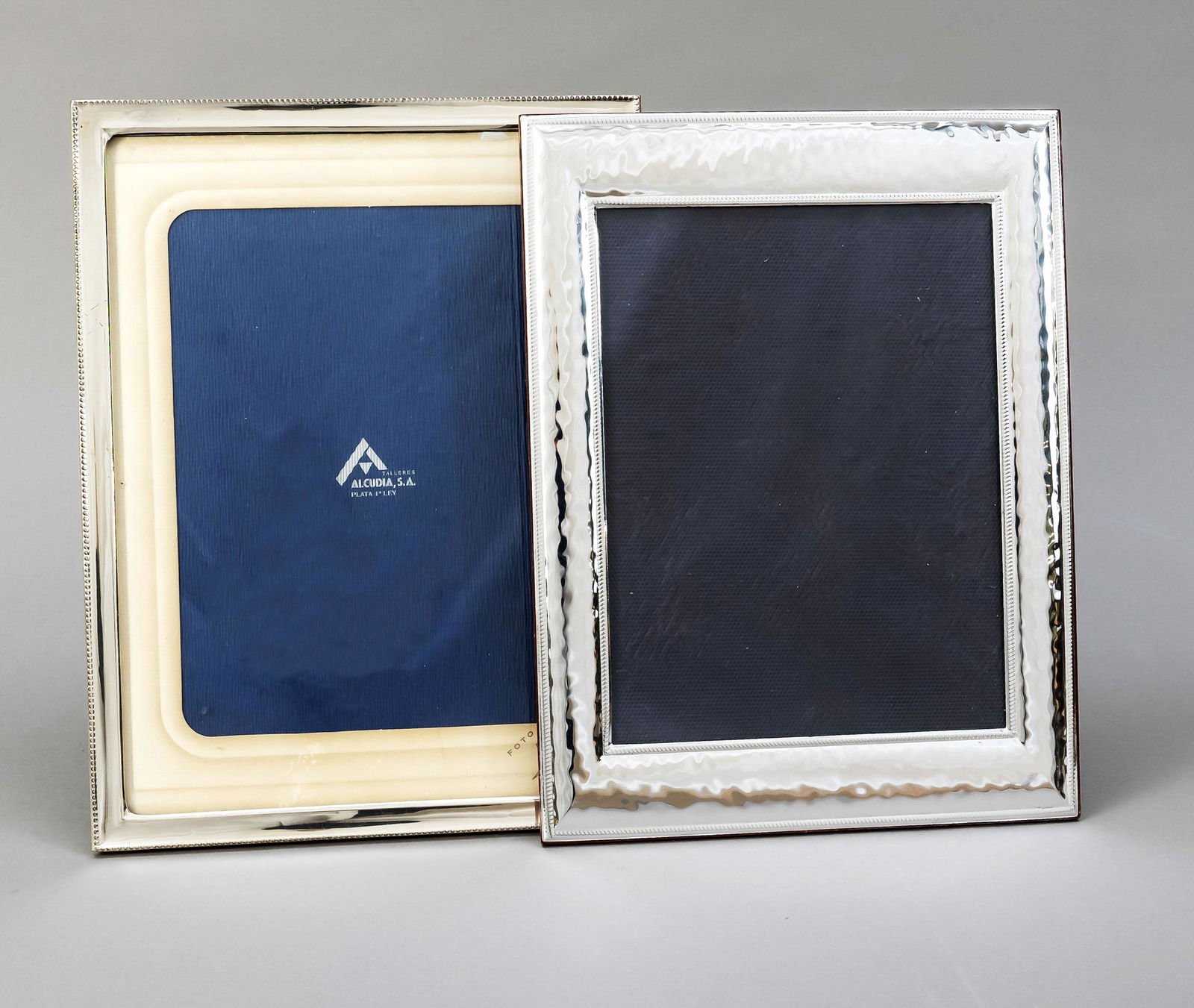 Two photo stand frames, probably S: Two photo stand frames, probably Spain, 20th century, 1x sterling silver 925/000, 1x plated, each smooth form, 1x with hammered decoration, 1x with beaded edge, clear size ca. 19 x 14 cm and 24 x 18 c