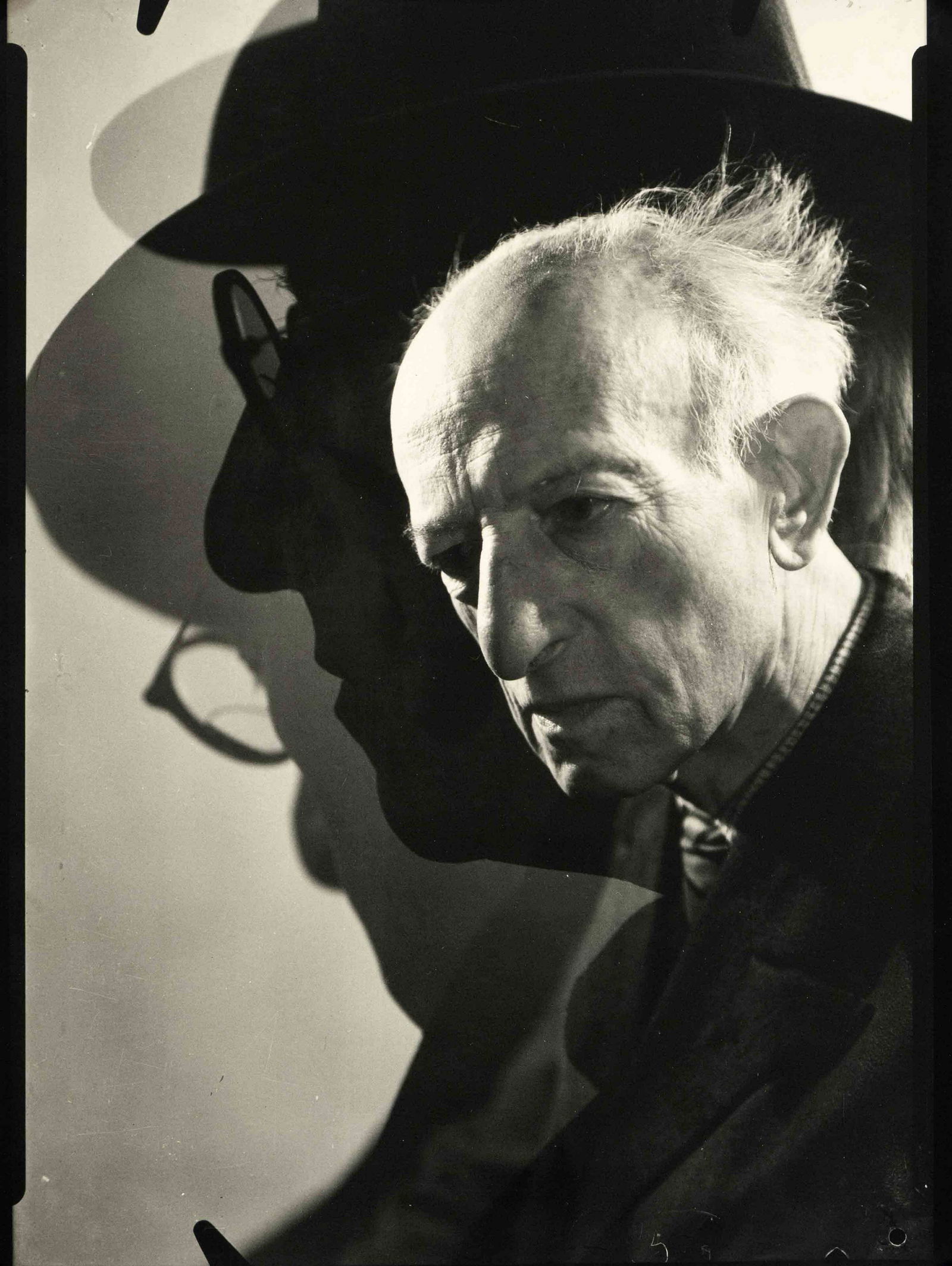 Group of three portrait photog: Group of three portrait photographs: Edmund Kesting (1892-1970), verso stamped, signed by Gerda Kesting and label of the SHA, Pan Walther (1921-1987), ''Prof. hegenbarth'', verso stamped, num. 9/30 u.