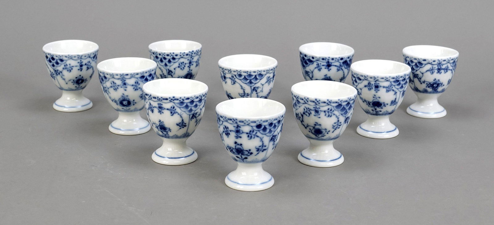 Ten egg cups, Royal Copenhagen, 2nd h: Ten egg cups, Royal Copenhagen, 2nd half of 20th century, dÃ©cor Musselmalet half lace in underglaze blue, model number 542, 1 x at the stand minimally bumped, h. 6 cm.