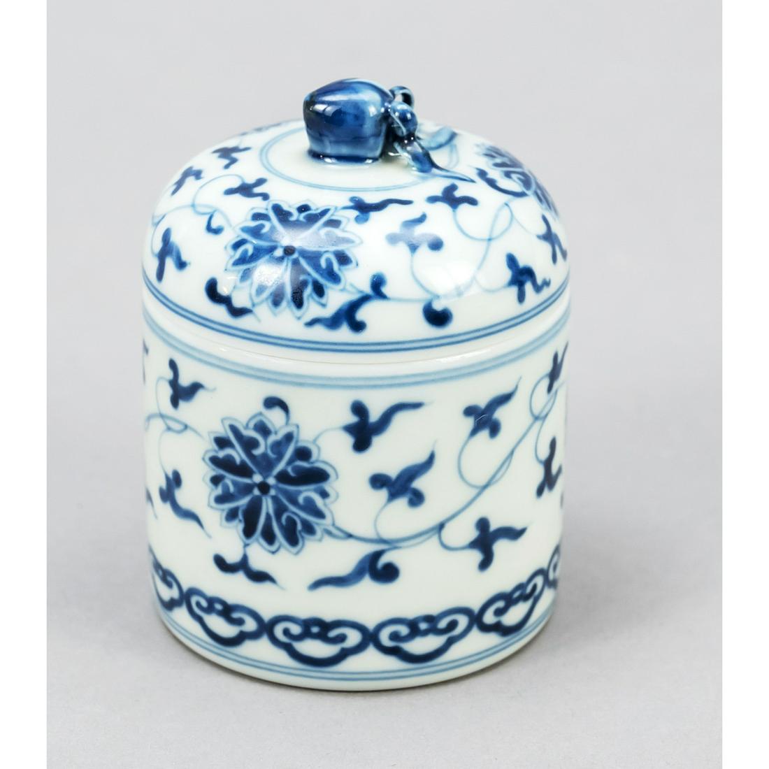 Lidded box with a liquor cup, (1 of 1)