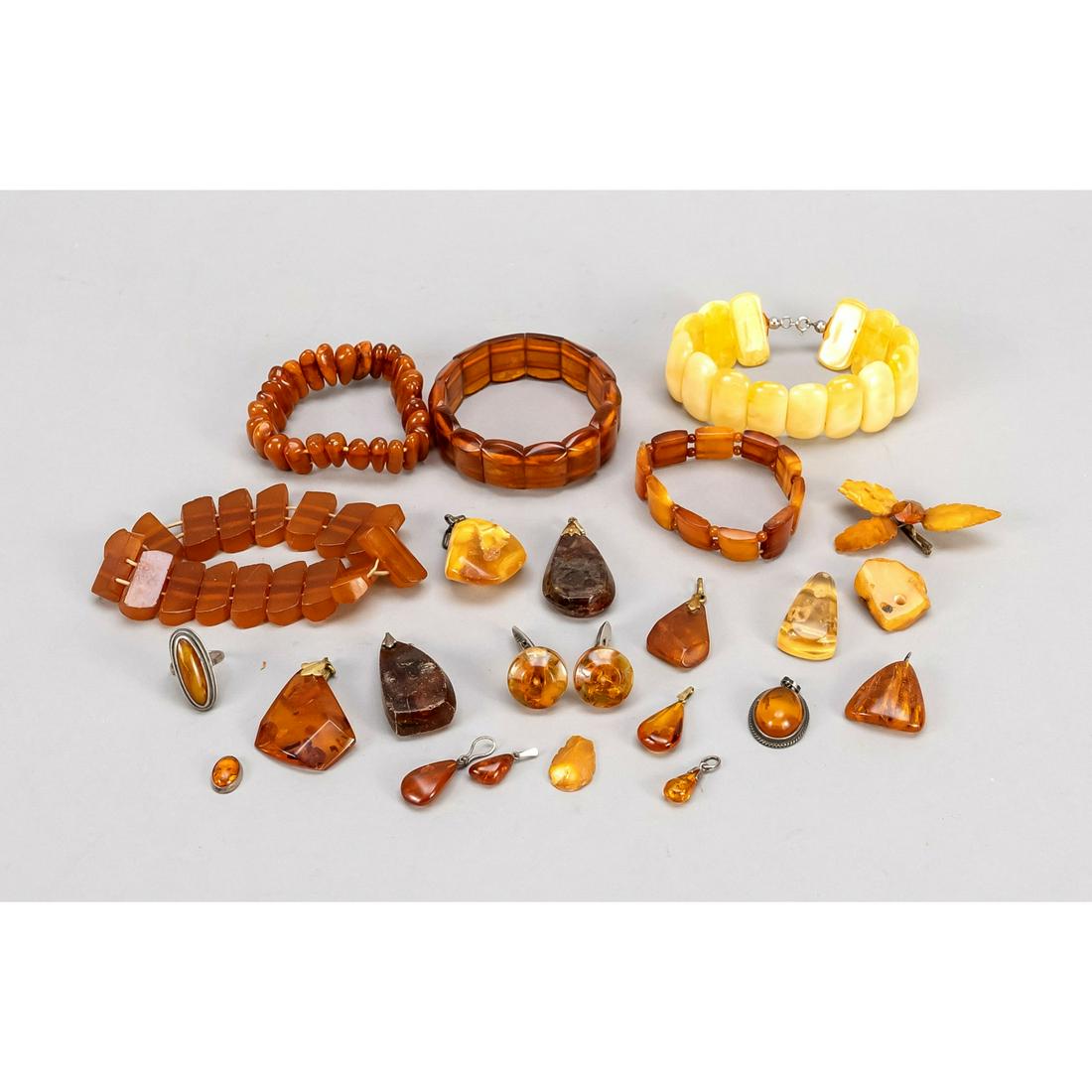 Mixed amber (over 20 pieces), (1 of 1)