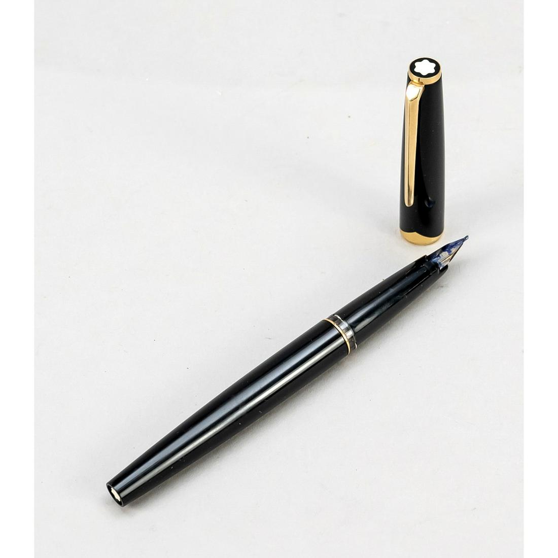 Montblanc cartridge fountain p: Montblanc cartridge fountain pen, 2nd half of the 20th century, no. 121, 585 yellow gold nib, black case with gilt appointments, l. 13,6 cm