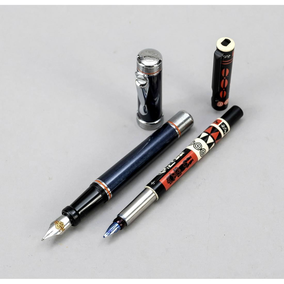 Two cartridge fountain pens, l: Two cartridge fountain pens, late 20th century, Parker, with polychrome casing, l. 13,2 cm and Harley Davidson, blue casing with chrome applications, l. 12,5 cm